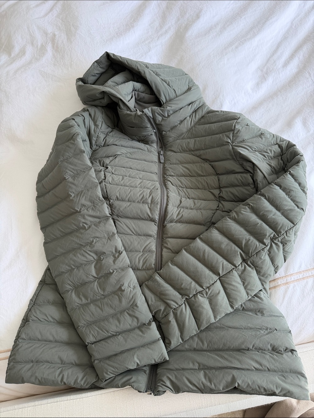 lululemon athletica Hooded Lightweight Puffer Jacket - Sage Green